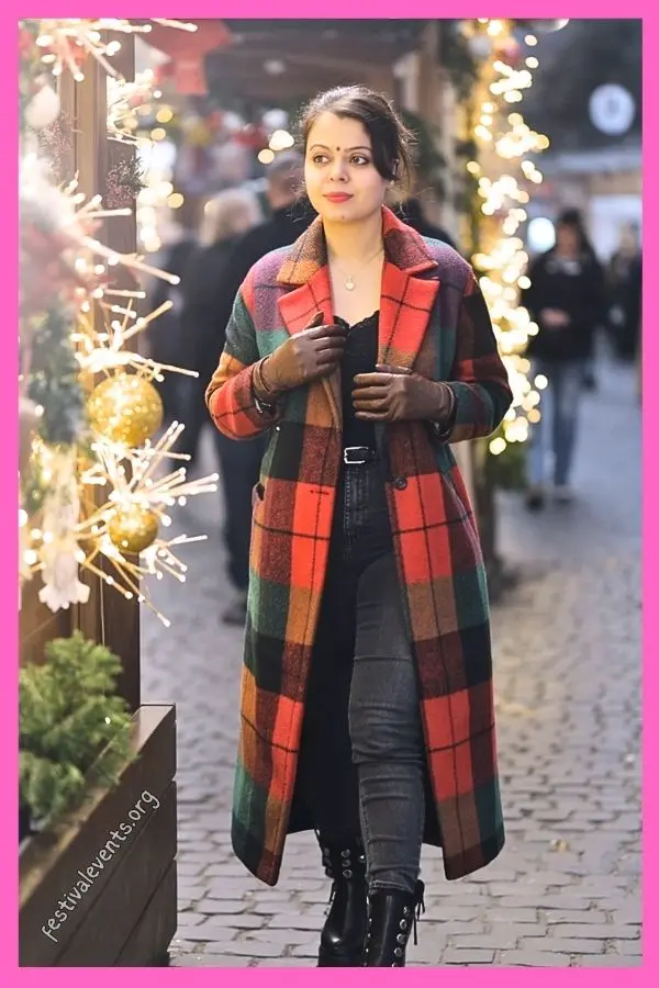 Winter Outfits For Christmas Markets - Plaid coat winter outfit