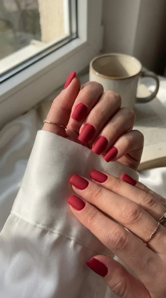 Matte red nails square