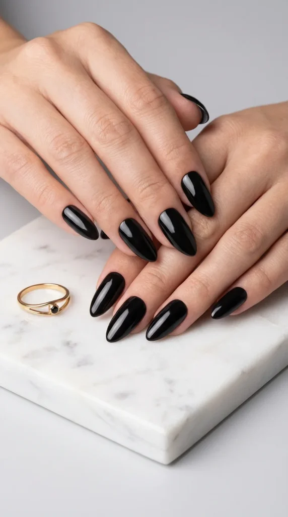 black almond press-on nails set